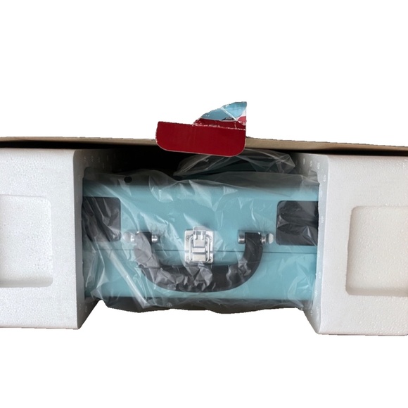 (NOB) Victrola Portable Bluetooth Record Player Turntable W/Built Speakers Blue - Picture 8 of 16